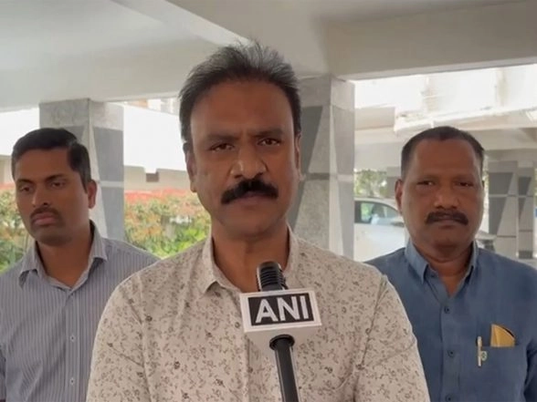 India News | ACB Conducts Raids at Residences of Warangal Deputy Collector Venkata Reddy over Disproportionate Assets