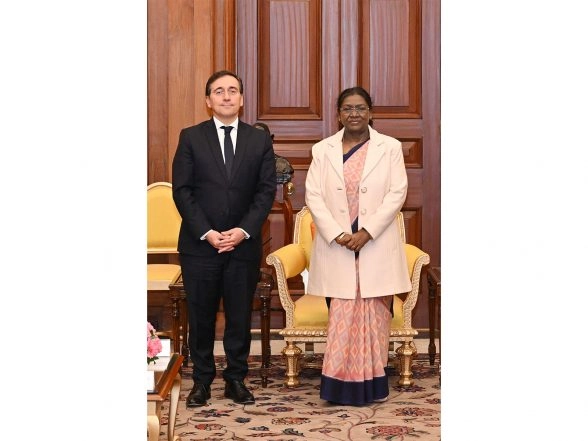 World News | Spain Foreign Minister Jose Manuel Albares Calls on President Droupadi Murmu at Rashtrapati Bhavan