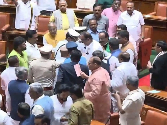 India News | Uproar in Karnataka Assembly After Governor Gehlot Walks out Without Completing Address