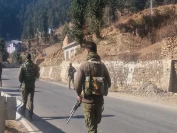 India News | J-K: 10 Army Personnel Killed as Vehicle Meets with Accident, Says Lt Guv