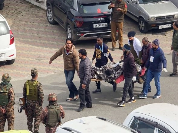 India News | J-K: Omar Abdullah Condoles Death of 10 Army Personnel in Doda Accident