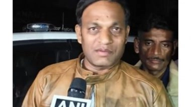 India News | Hubballi Fire: Police, Locals Suspect Short Circuit as Blaze Rages on Top Floors of Mall