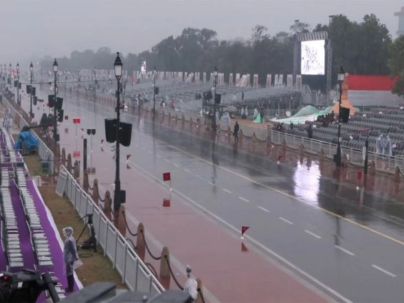 India News | Light Rain, Thunderstorm Bring Slight Relief as Delhi's Air Quality Improves, AQI Stands at 297