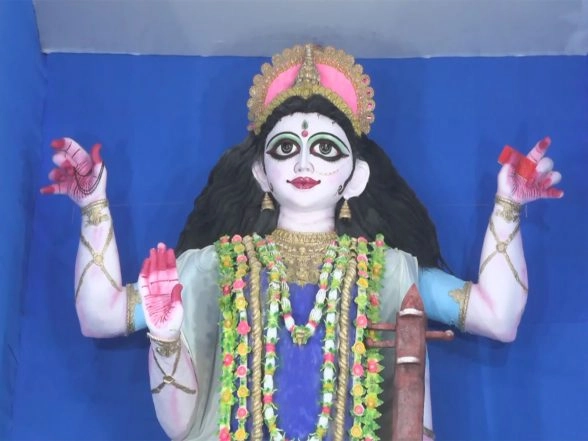 India News | Tripura CM Manik Saha Unveils 40-foot Saraswati Idol in Agartala, Offers Prayers