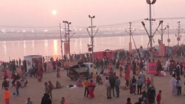India News | Devotees Gather in Large Numbers at Sangam in Prayagraj to Take Holy Dip on Basant Panchami