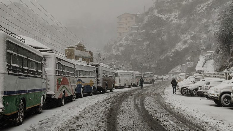 India News | J-K: NH-44 Closed, Srinagar Flights Cancelled Due to Heavy Snowfall