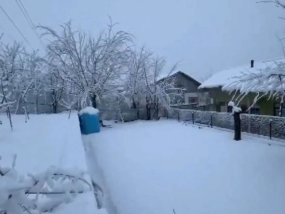India News | Jammu and Kashmir's Bhaderwah Valley Receives Season's First Snowfall
