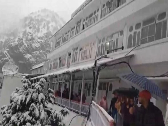 India News | J-K: Vaishno Devi Shrine Receives Season's First Snowfall