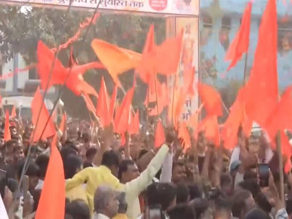India News | Madhya Pradesh: Hindu Procession Reaches Bhojshala for Basant Panchami Prayers
