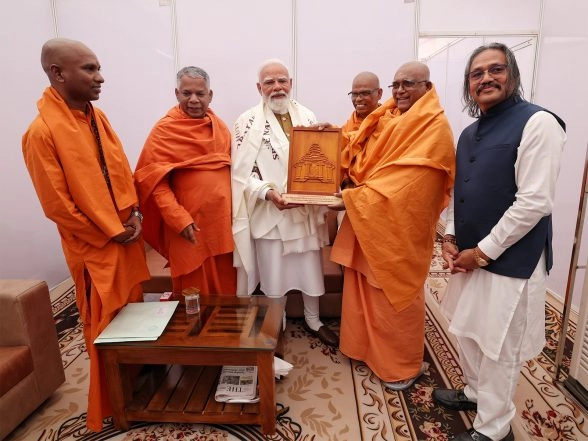 India News | PM Modi Meets Seers from Kerala's Sivagiri Mutt, Praises Sree Narayana Dharma Sanghom's Role in Promoting Social Harmony