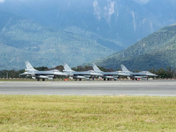 World News | Taiwan Detects 23 Sorties of Chinese Aircraft, Naval Vessels