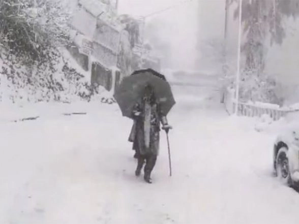 India News | Himachal: 535 Roads Closed, PWD Deploys 264 Machines for Snow Clearance