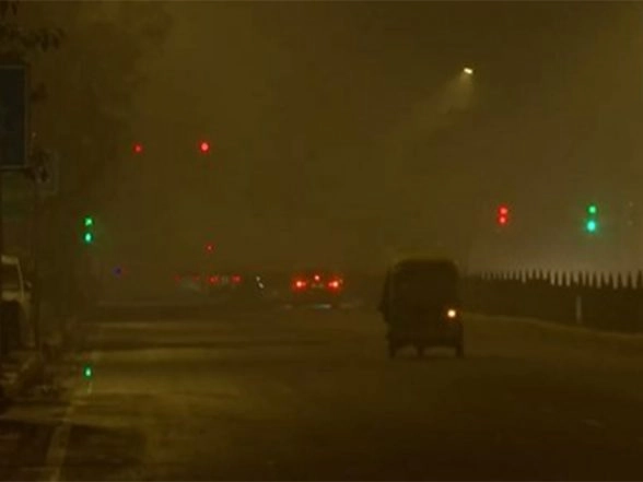 India News | Delhi: Dense Fog Grips City After Friday's Heavy Rain; Air Quality Sees Temporary Relief