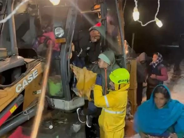 India News | SDRF Rescues Stranded People as Heavy Snowfall Hits Uttarakhand