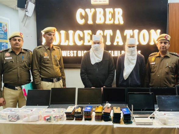 India News | Delhi Police Bust Interstate Cyber Fraud Syndicate Using Fastag, Amazon Gift Cards; Two Arrested