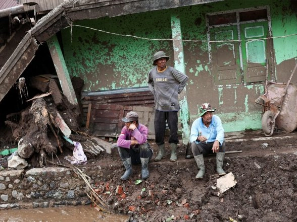 World News | 7 Killed, 82 Missing After Landslide in Indonesia