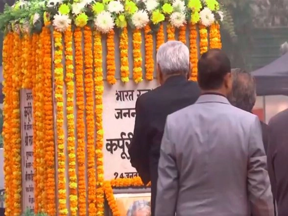 India News | Bihar CM Nitish Kumar, Deputy CM Vijay Sinha Pay Tribute to Karpoori Thakur on His 102nd Birth Anniversary