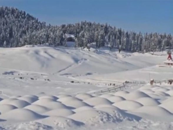 India News | J-K: Fresh Snowfall Transforms Gulmarg, Bani Village While Highway Remains Closed for 2nd Day