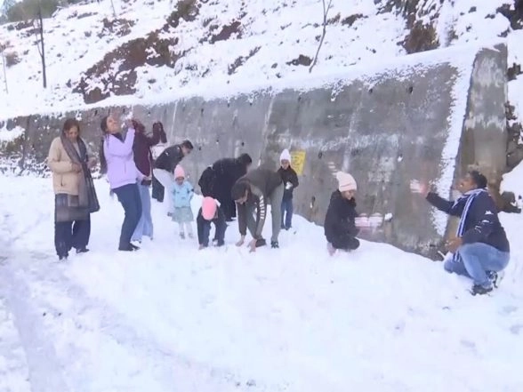India News | J&K: Heavy Snowfall Turns Kotranka Budhal into Tourist Hotspot in Rajouri