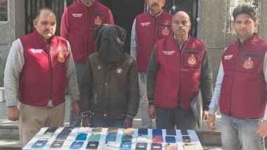 India News | Delhi Police Apprehends Notorious Criminal for Stealing Mobile Phones in Various Railway Stations