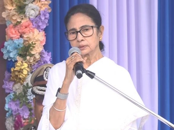 India News | EC Snatching People's Voting Right Yet Have Temerity to Celebrate Voters' Day: Mamata Banerjee