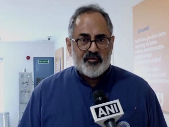 India News | DK Shivakumar is Favourite of Rahul Gandhi Because He Finances His Vacations: Rajeev Chandrasekhar Backs Shakeel Ahmad's Statement