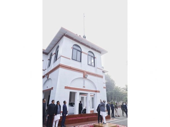 India News | R-Day 2026: Bihar CM Nitish Kumar Unfurled National Flag at His Official Residence in Patna