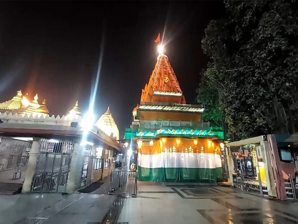 India News | MP: Mahakaleshwar Temple Decked Up with Tiranga to Mark 77th Republic Day