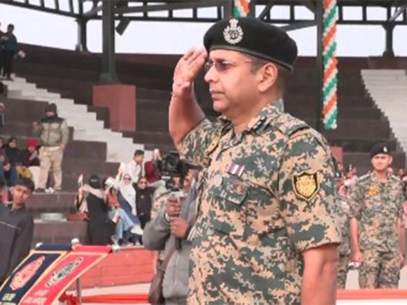 India News | Gujarat: BSF Celebrates Republic Day at Nadabet on India-Pakistan Border