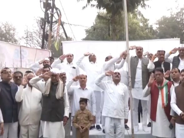 India News | MP: Congress Leaders, Including Digvijaya Singh Participate in National Flag Unfurling Ceremony at State Party Office in Bhopal