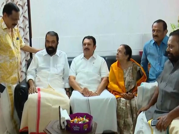 India News |  V Sivankutty, K Muraleedharan Visit Padma Shri Awardee  Kalamandalam Vimala Menon's Residence in Kerala