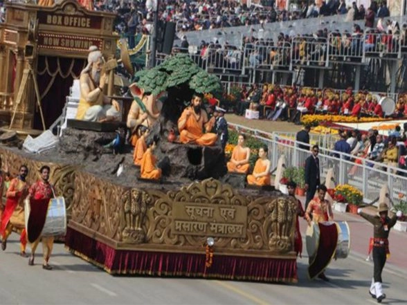 Entertainment News | Information and Broadcasting Ministry Tableau at R-Day Parade Showcased India's Storytelling Legacy