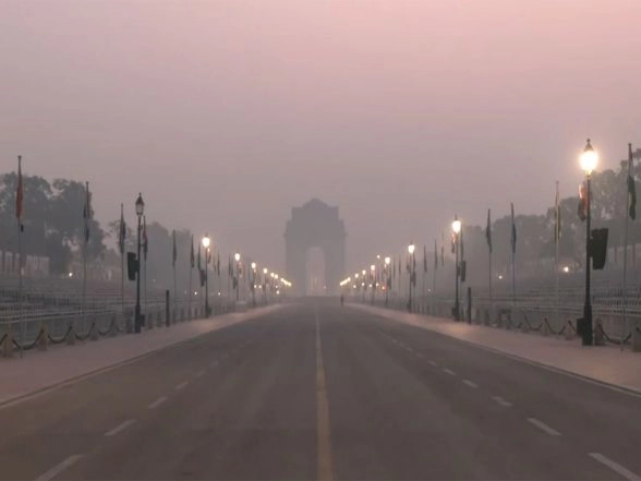 India News | Smog Covers Parts of Delhi-NCR as AQI Remains in 'Poor' Category at 294