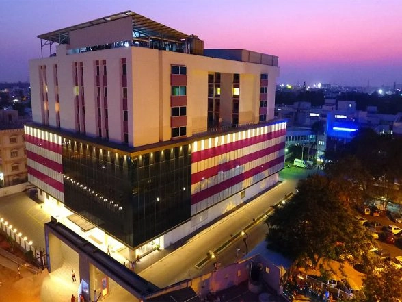 Business News | A Reaction That Doesn't Wait: Coimbatore Sri Ramakrishna Hospital's Emergency Doctors Stress Awareness on Anaphylaxis