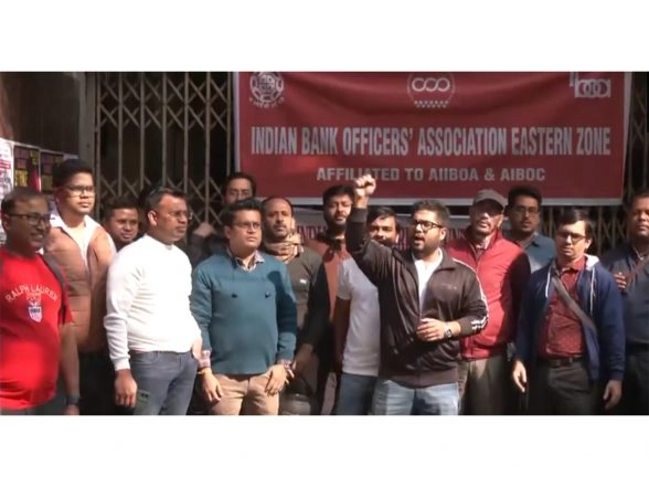 India News | United Forum of Bank Union Stage Peaceful 1-day Strike in Kolkata