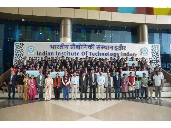 Business News | Maker Bhavan Foundation Crowns Winners of Vishwakarma Awards 2025