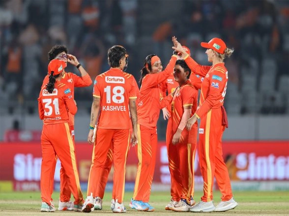 Sports News | WPL: Beth Mooney, Sophie Devine Help Gujarat Giants Clinch Thrilling Win over Delhi Capitals