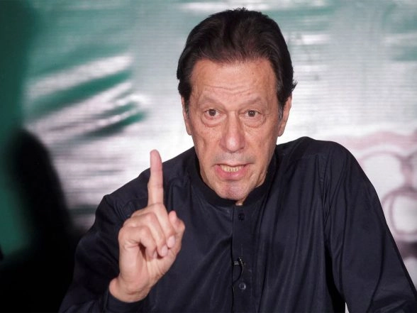 World News | Pakistan: PTI Warns of Permanent Vision Loss for Imran Khan, Seeks Hospital Shift and Family Access
