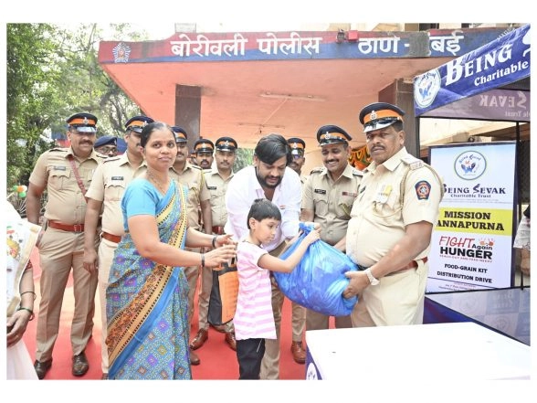 Business News | Republic Day Humanitarian Initiative by 'Being Sevaka NGO': Ration Distribution to the Needy in Collaboration with Police Administration