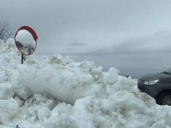 India News | J-K: Heavy Snowfall in Rajouri Turns Kotranka Sub-division and Pir Panjal Range into Winter Wonderland