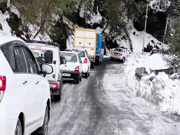 India News | Heavy Snowfall, Cold Wave Grip Himachal; IMD Warns of Fresh Western Disturbance from Jan 30