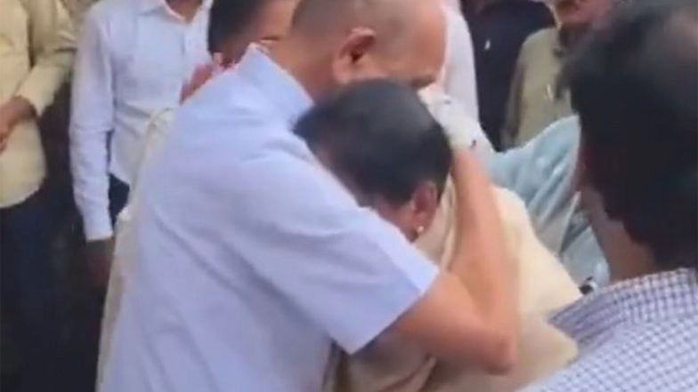 India News | Sunetra Pawar Breaks Down as Family Mourns Ajit Pawar's Death in Baramati Plane Crash