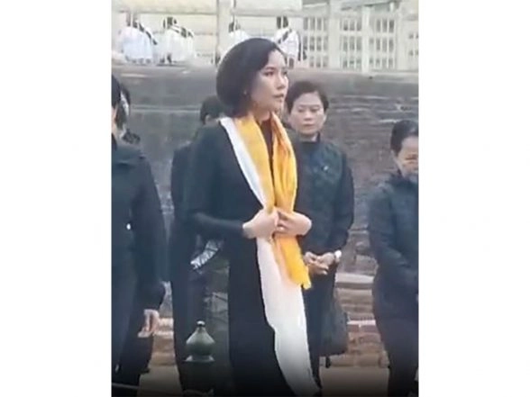 World News | Royal Noble Consort Thailand Offers Prayers at Buddhist Sites in Kushinagar