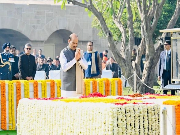 India News | Lok Sabha Speaker Om Birla Pays Tribute to Mahatma Gandhi on 78th Death Anniversary at Raj Ghat