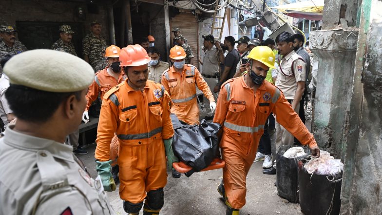 India News | Delhi: Building Collapses in Preet Vihar, Firefighters Present at Scene