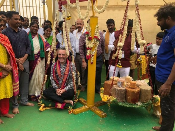 World News | British Deputy High Commissioner Offers Prayers at Sammakka Sarakka in Mulugu, Telangana
