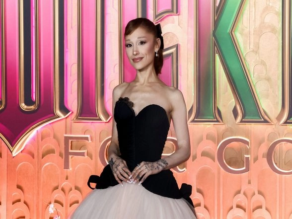 Entertainment News | Ariana Grande Reacts After Photo-editing Error Shows Six Fingers