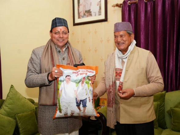 India News | Uttarakhand CM Dhami Meets Congress Leader Harish Rawat, Gifts Senior Leader Self-cultivated Rice