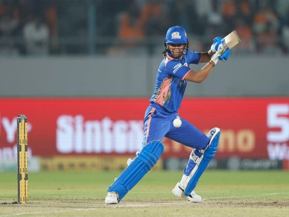 Sports News | WPL: Harmanpreet's Late Blitz in Vain as Gujarat Giants Book Eliminator Spot