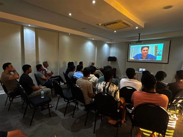 Sports News | India U19 Team Interacts with Sachin Tendulkar Ahead of Crucial WC Clash Against Pakistan